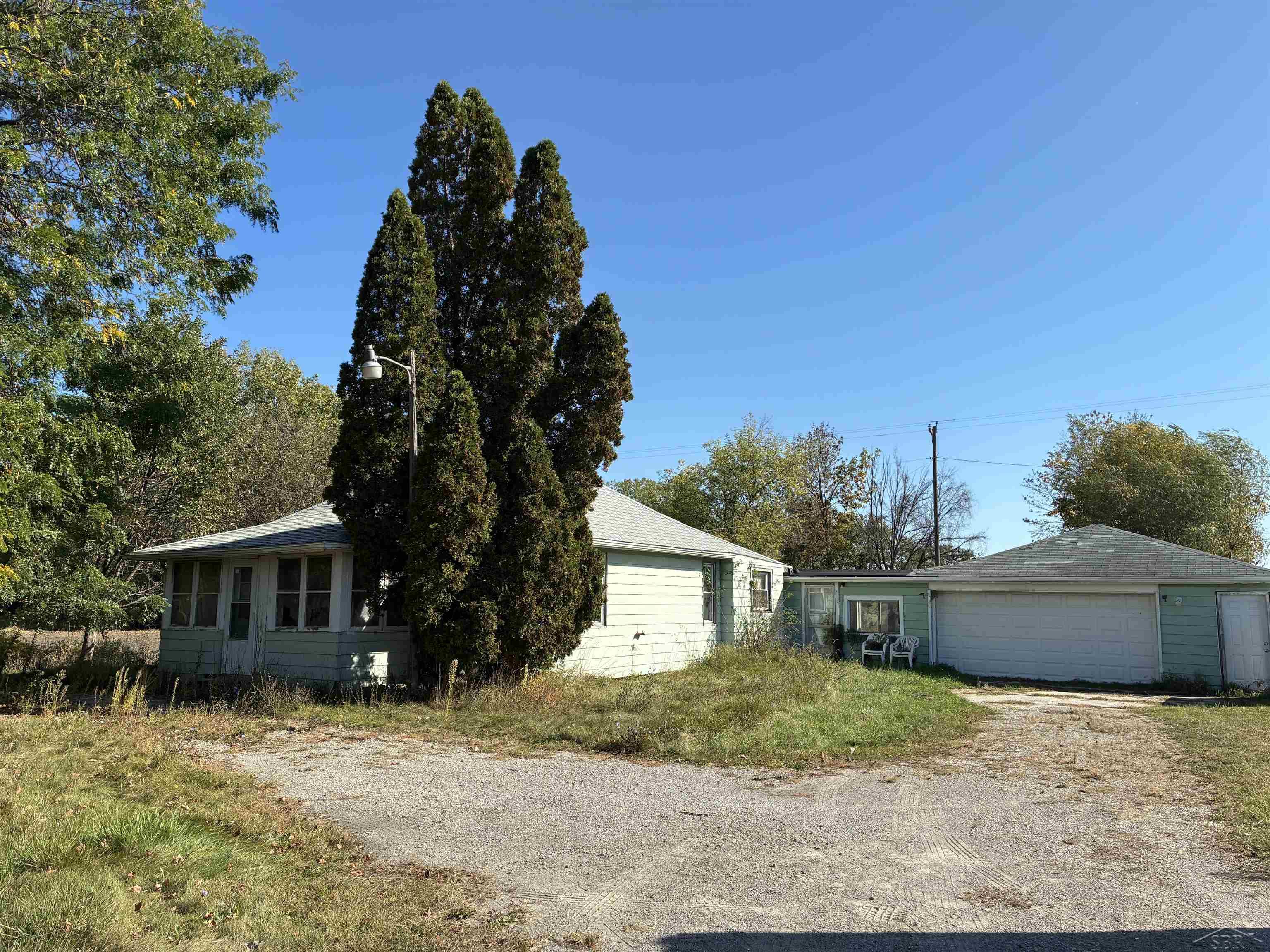 1671 River Road Bay City, MI 48708 - Photo 1 of 15 50191930-8ced7d97-db37-4660-914e-bce06d8fa922.JPG