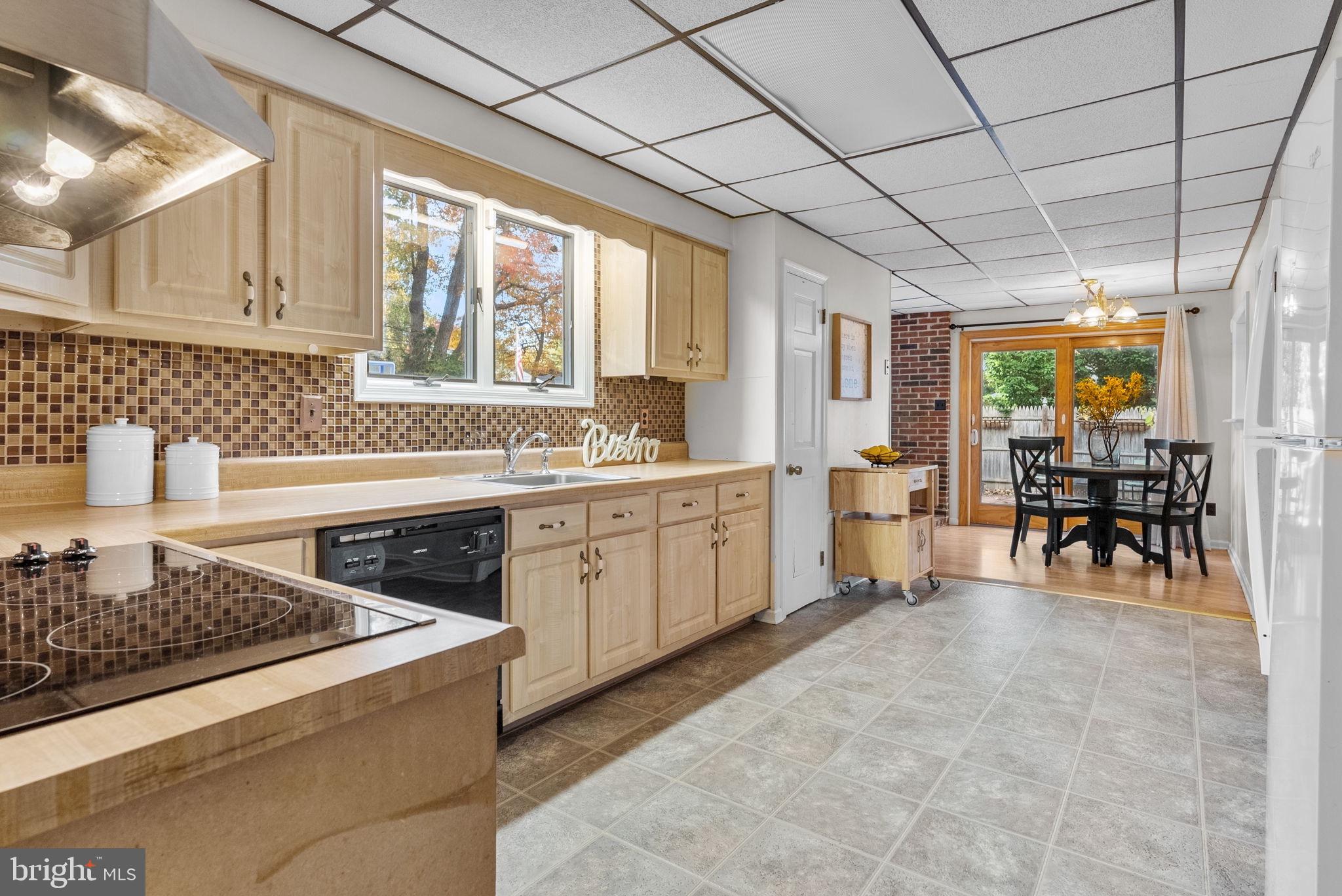 373 Saly Road Yardley, PA 19067 - Photo 12 of 27 Kitchen