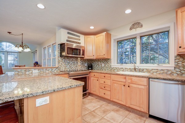 70 Green Road Bolton, MA 01740 - Photo 8 of 30
