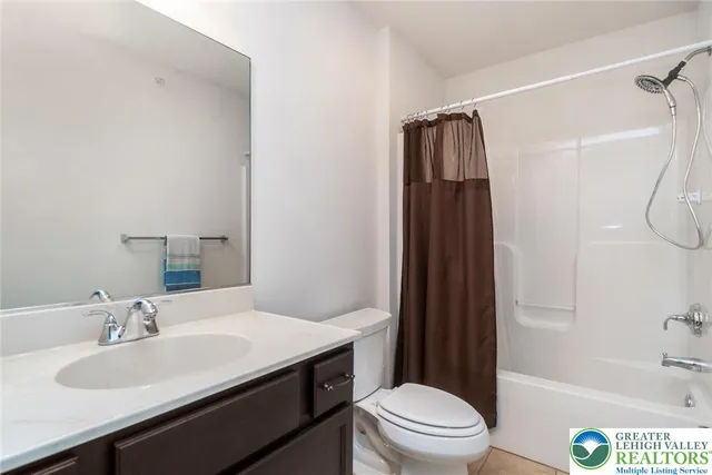 $415,000 | 977 South Fork Drive, Easton, PA 18040