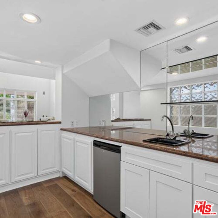 12699 Promontory Road Los Angeles, CA 90049 - Photo 21 of 69 Gallery Image 21