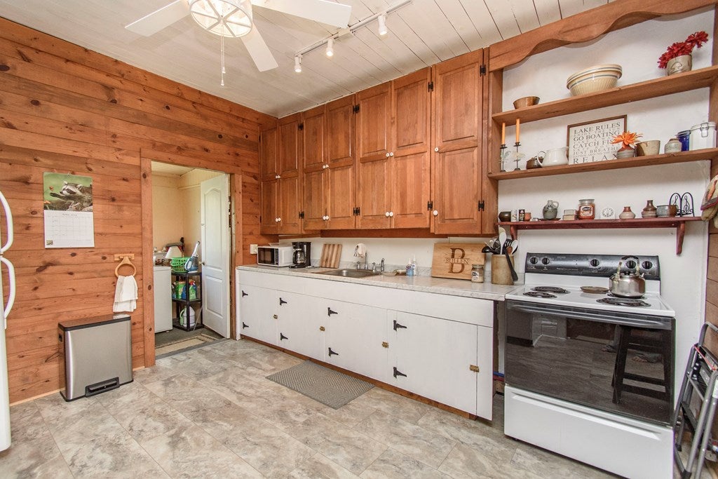 4242 Paradise Road Hiwassee, VA 24347 - Photo 24 of 74 Gallery Image 24