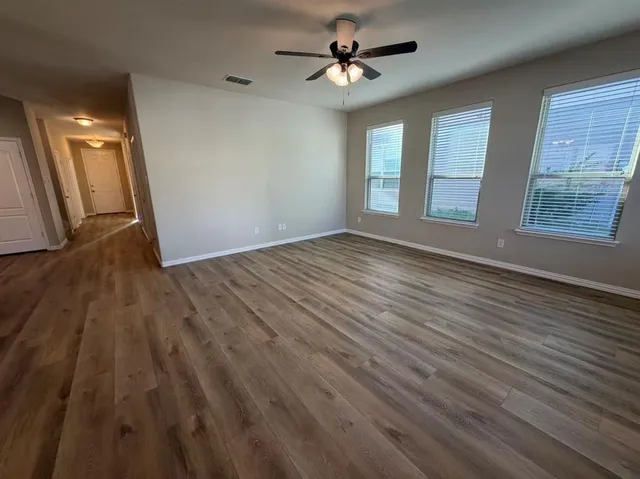 $379,000 | 725 Hartsfield Street, Aubrey, TX 76227