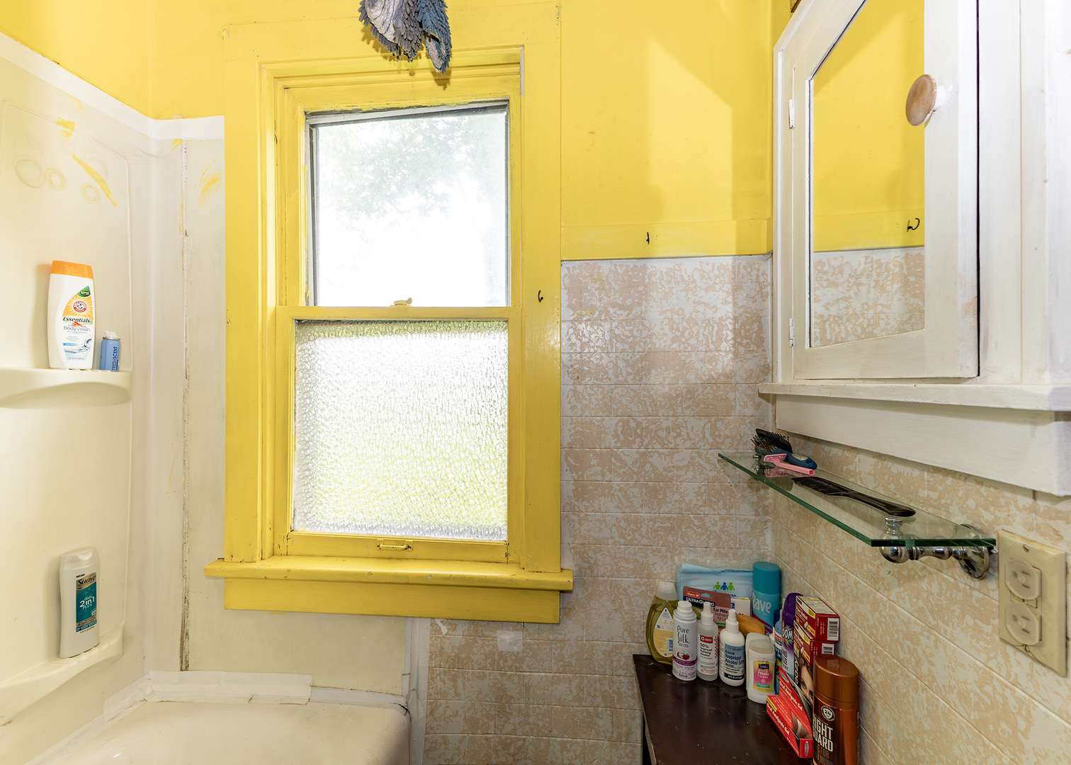 918 16th Avenue Fulton, IL 61252 - Photo 8 of 20 a bathroom with a window and a shower