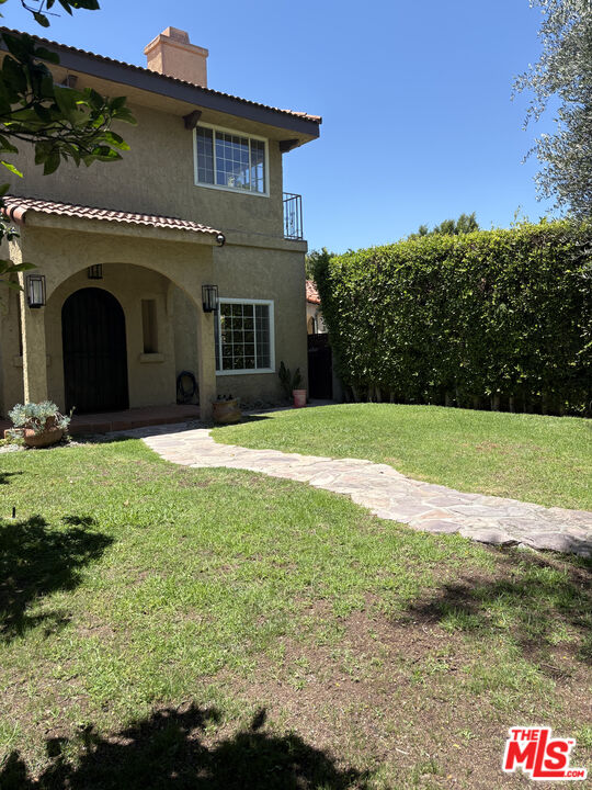 1631 South Point View Street Los Angeles, CA 90035 - Photo 3 of 16