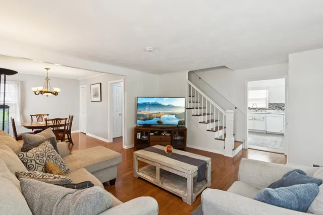 $469,000 | 2321 Lee Street, Evanston, IL 60202