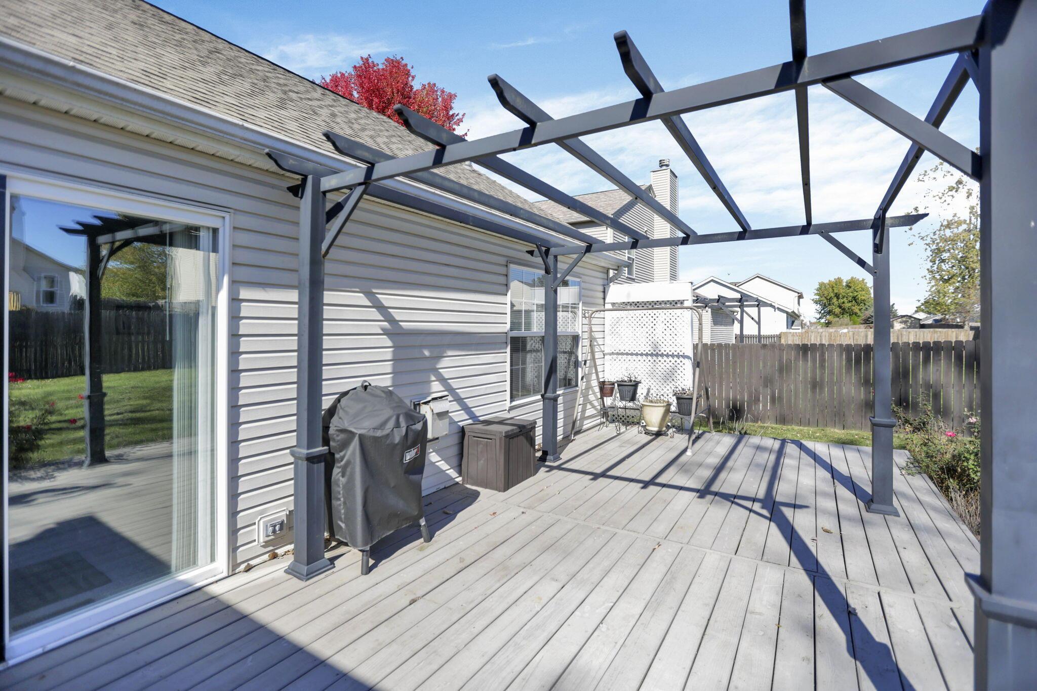 1588 Heatherview Lane Heath, OH 43056 - Photo 45 of 52 Rear Deck