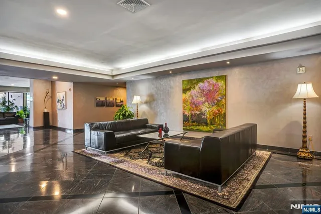 $365,000 | 2150 Center Avenue, Unit 4E, Fort Lee, NJ 07024