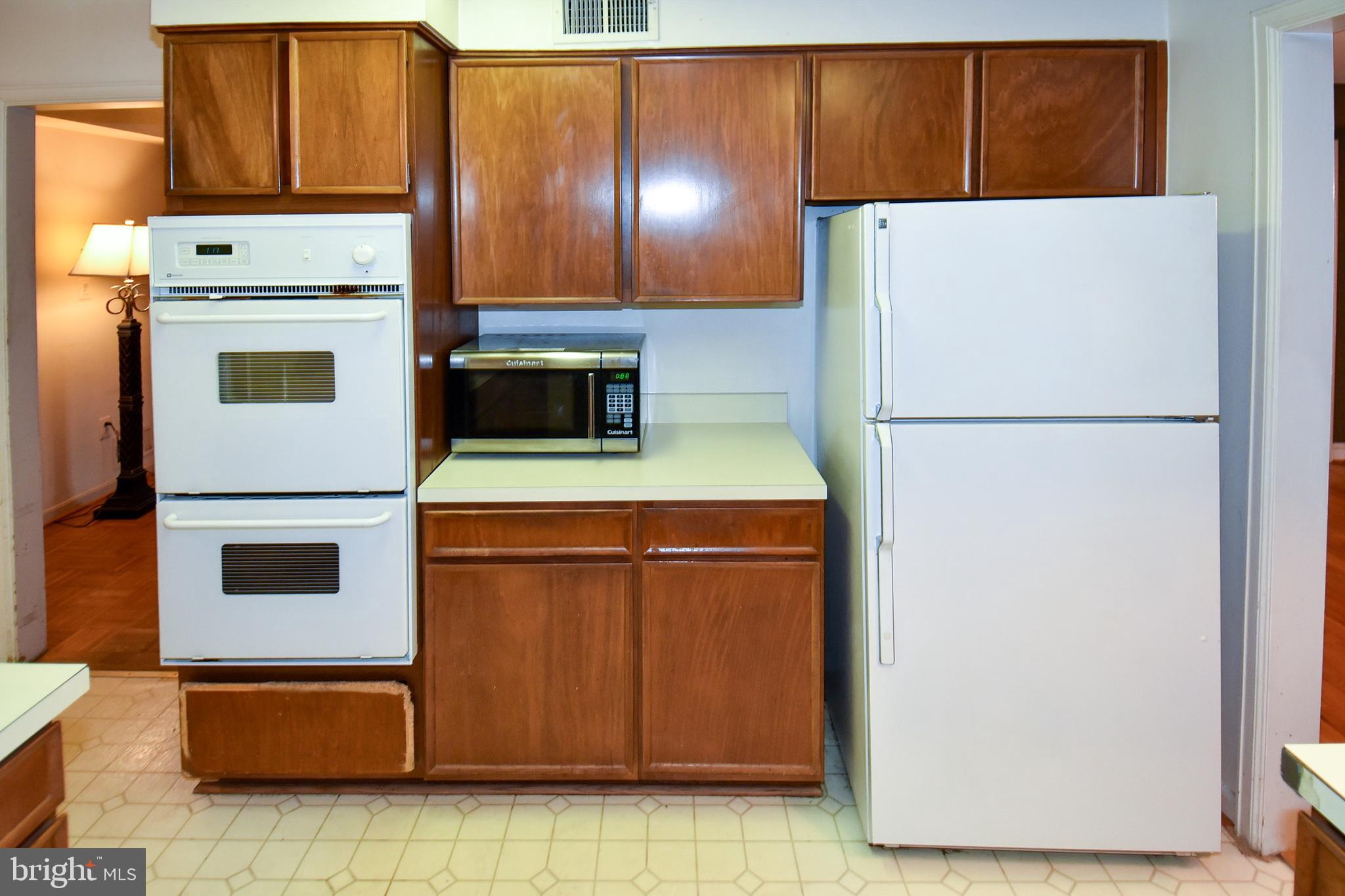 12703 Hammonton Road Silver Spring, MD 20904 - Photo 25 of 63 KITCHEN HAS DOUBLE OVENS