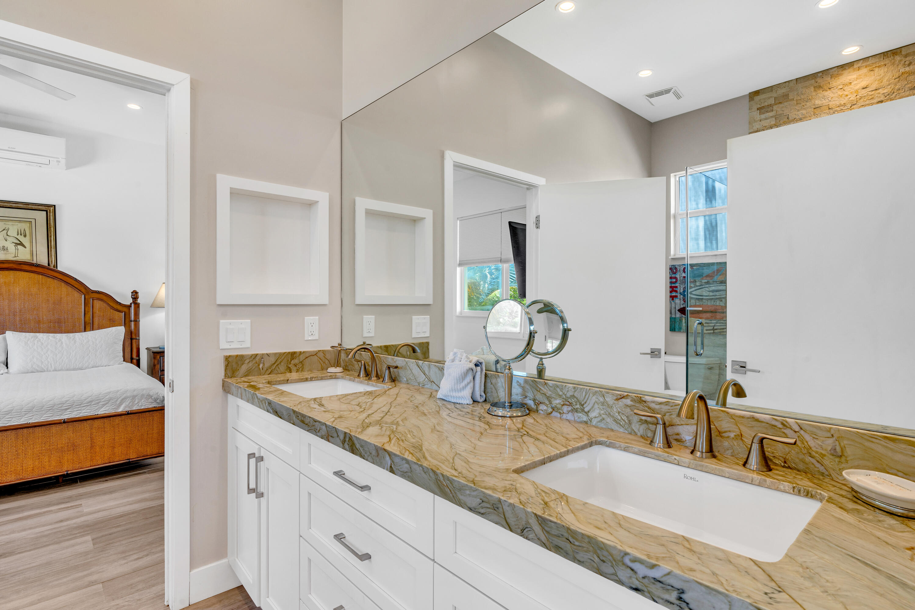 2010 Sombrero Beach Road Marathon, FL 33050 - Photo 30 of 55 Jack & Jill bath