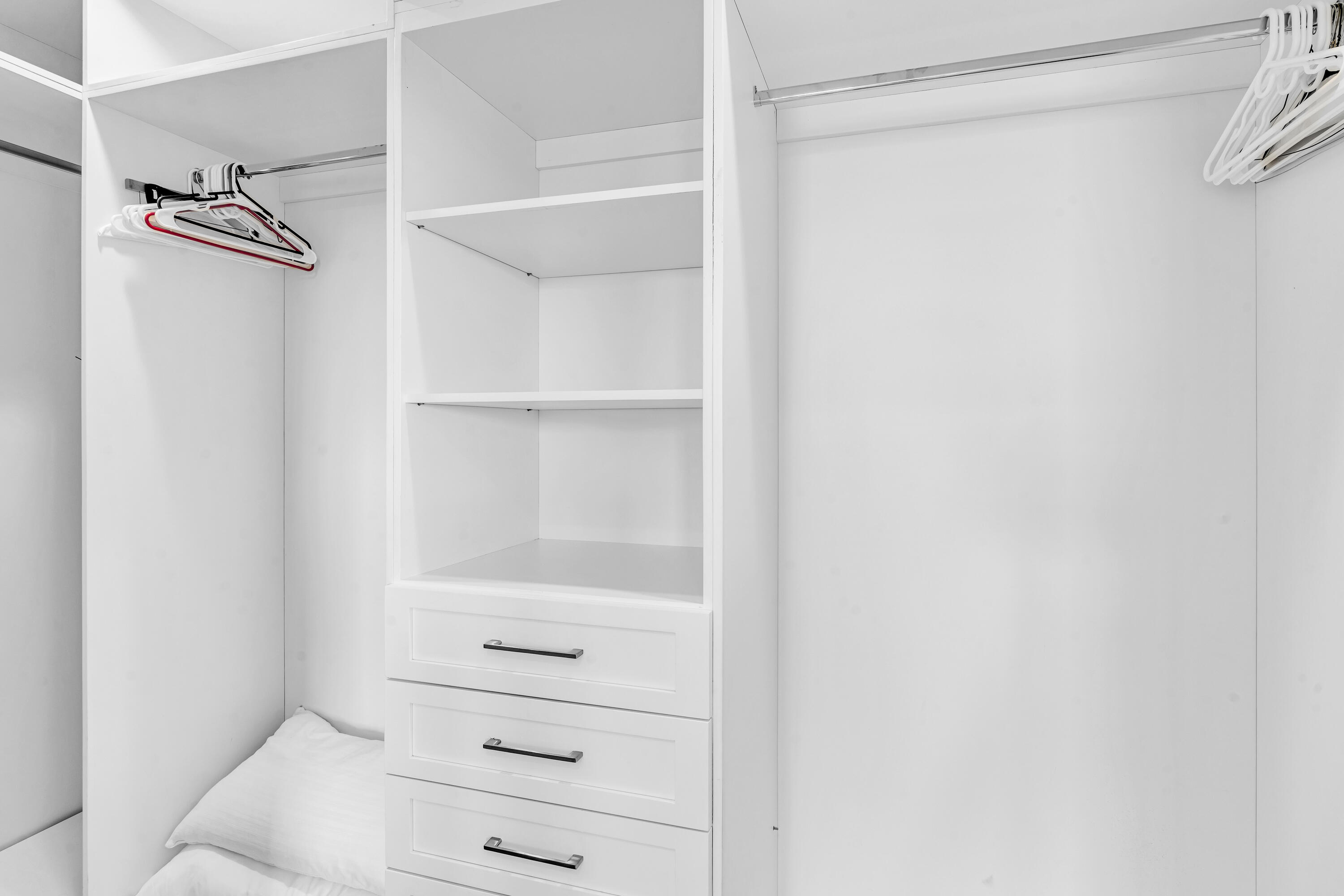 2010 Sombrero Beach Road Marathon, FL 33050 - Photo 46 of 55 Walk-in closet