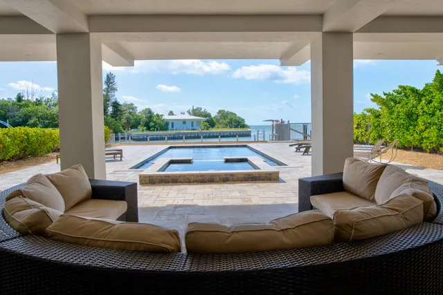 $4,175,000 | 2010 Sombrero Beach Road, Marathon, FL 33050