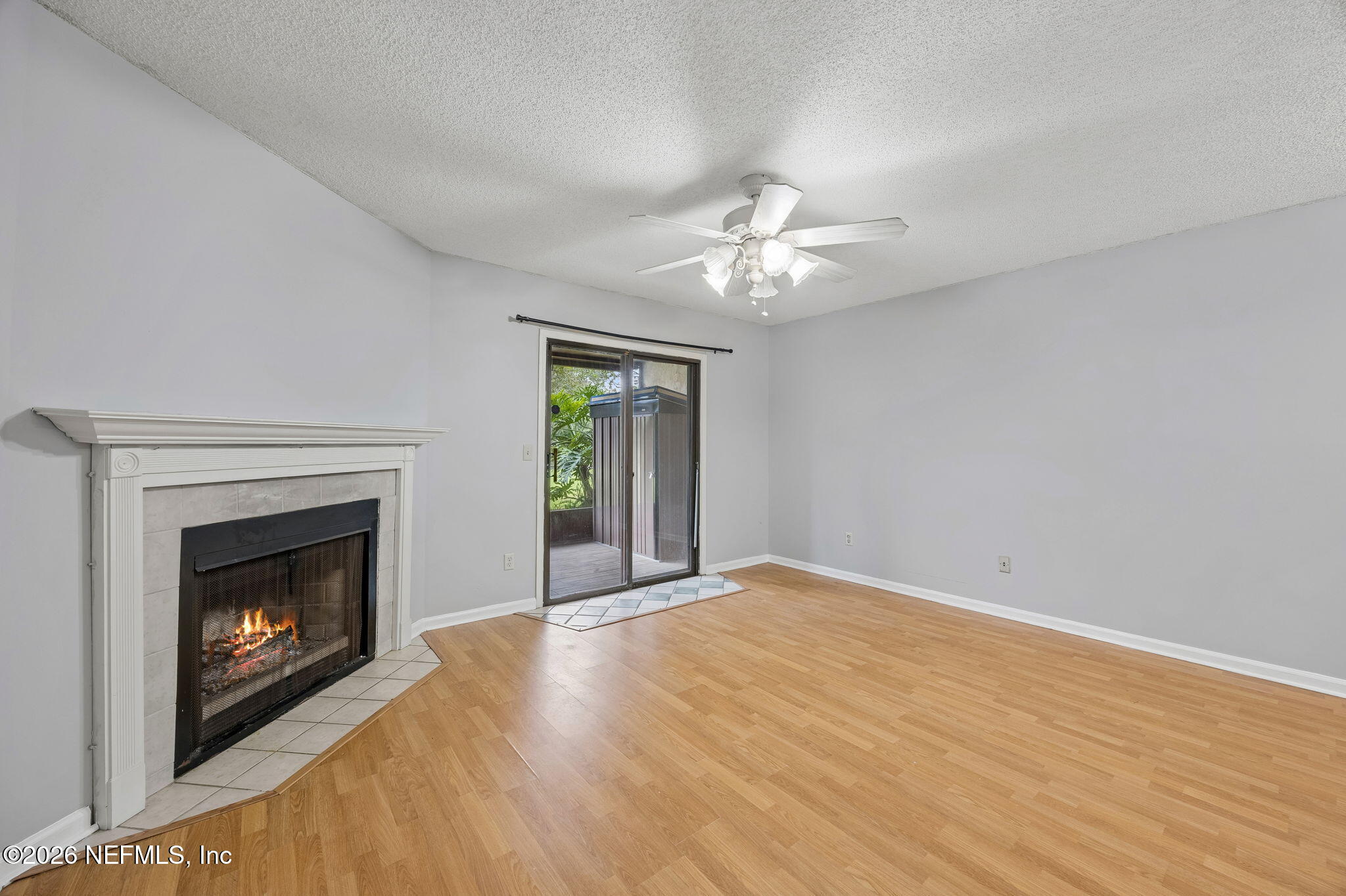 3801 Crown Point Road, Unit 1183 Jacksonville, FL 32257 - Photo 6 of 31 living room
