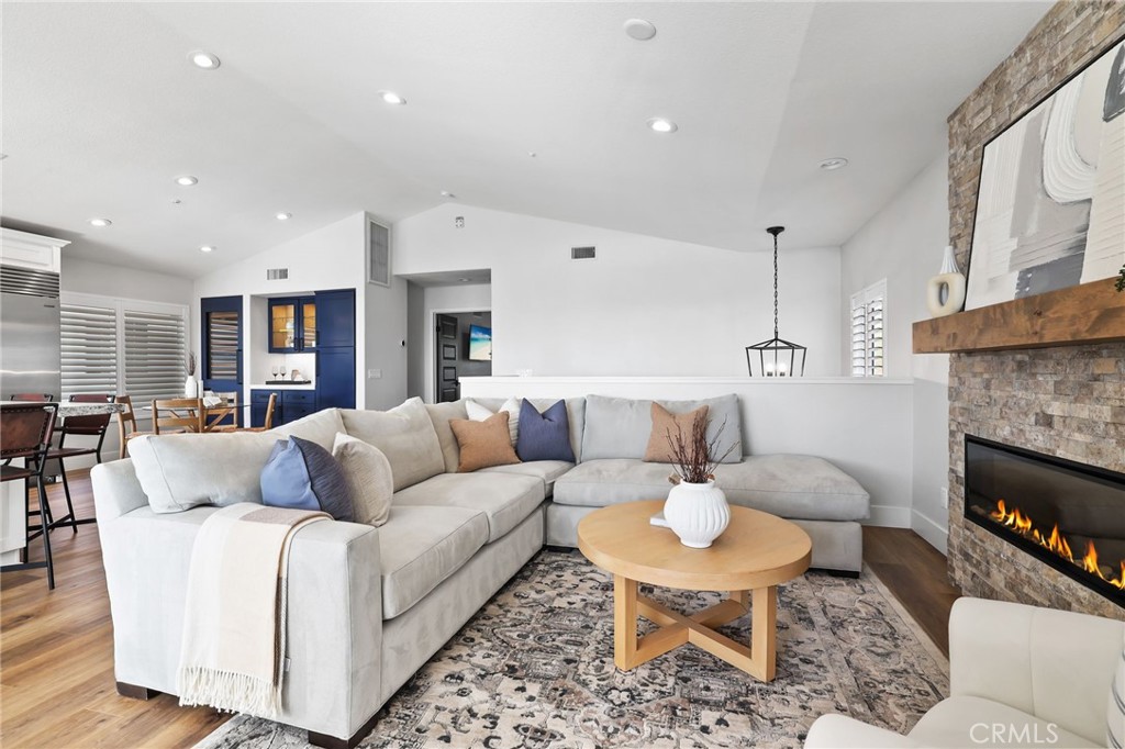 15 Santa Lucia Dana Point, CA 92629 - Photo 4 of 53 Upstairs great room with views