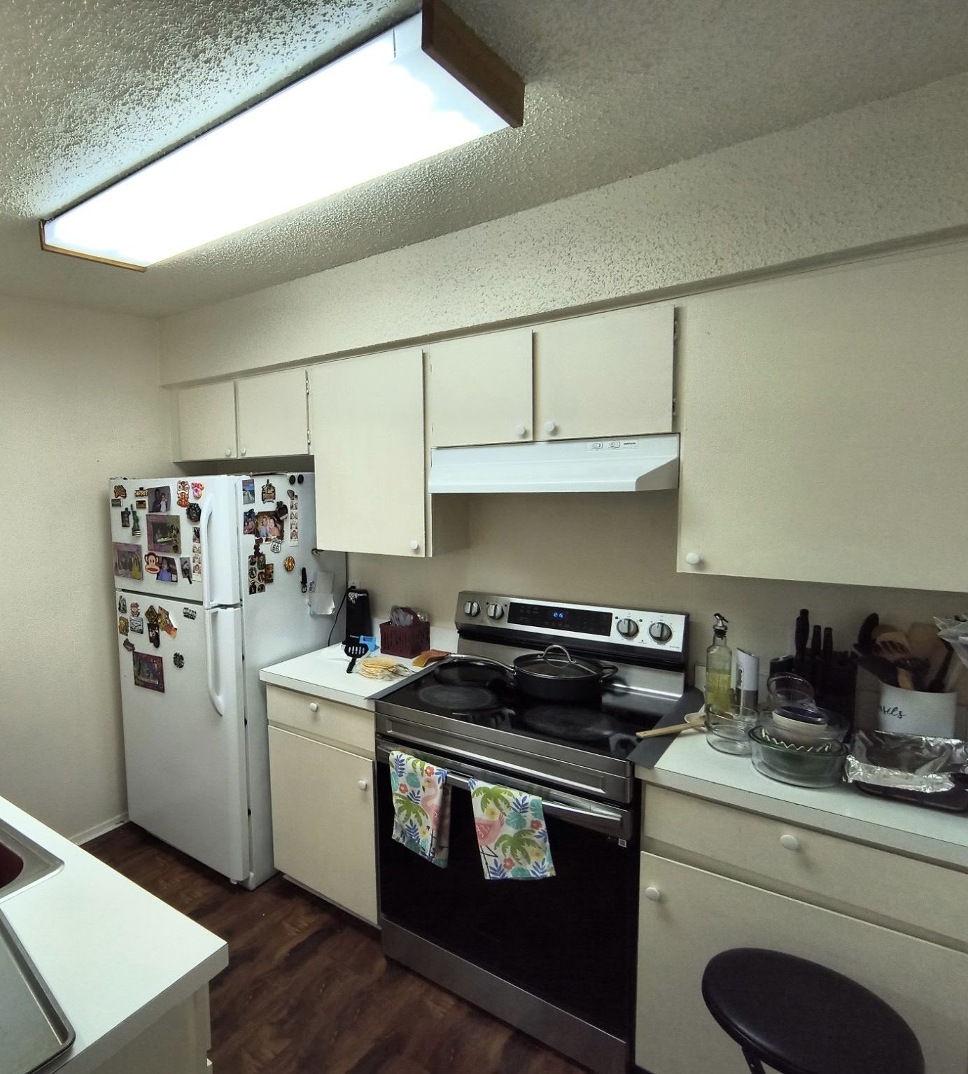 6910 Hart Lane, Unit 203 Austin, TX 78731 - Photo 5 of 6 a kitchen with a stove and a refrigerator