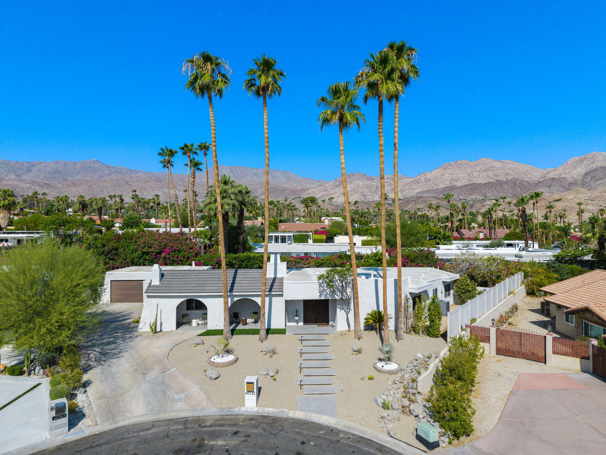 48335 Alan Circle Palm Desert, CA 92260 - Photo 2 of 33 3-web-or-mls-TKAlan_OPMG_0725_003