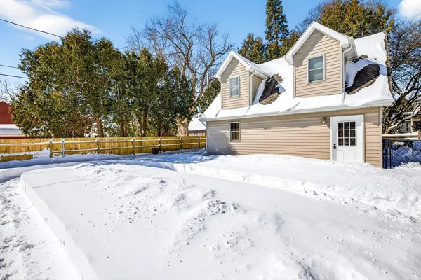 $389,900 | 433 East Parkway Boulevard, Appleton, WI 54911