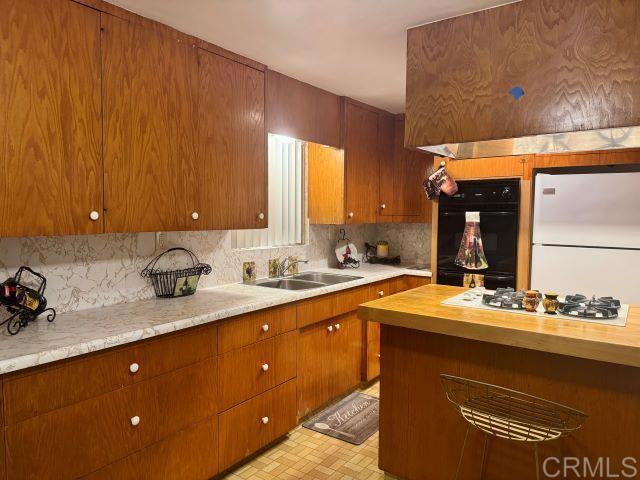 8762 Tyler Street, Unit A Spring Valley, CA 91977 - Photo 6 of 28 a kitchen with a sink and cabinets