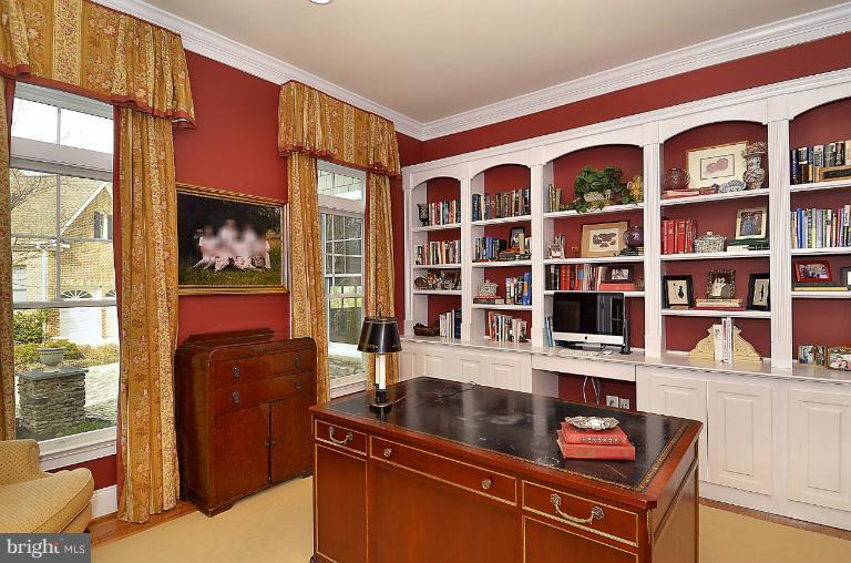 9107 Ridge Lane Vienna, VA 22182 - Photo 22 of 30 Library