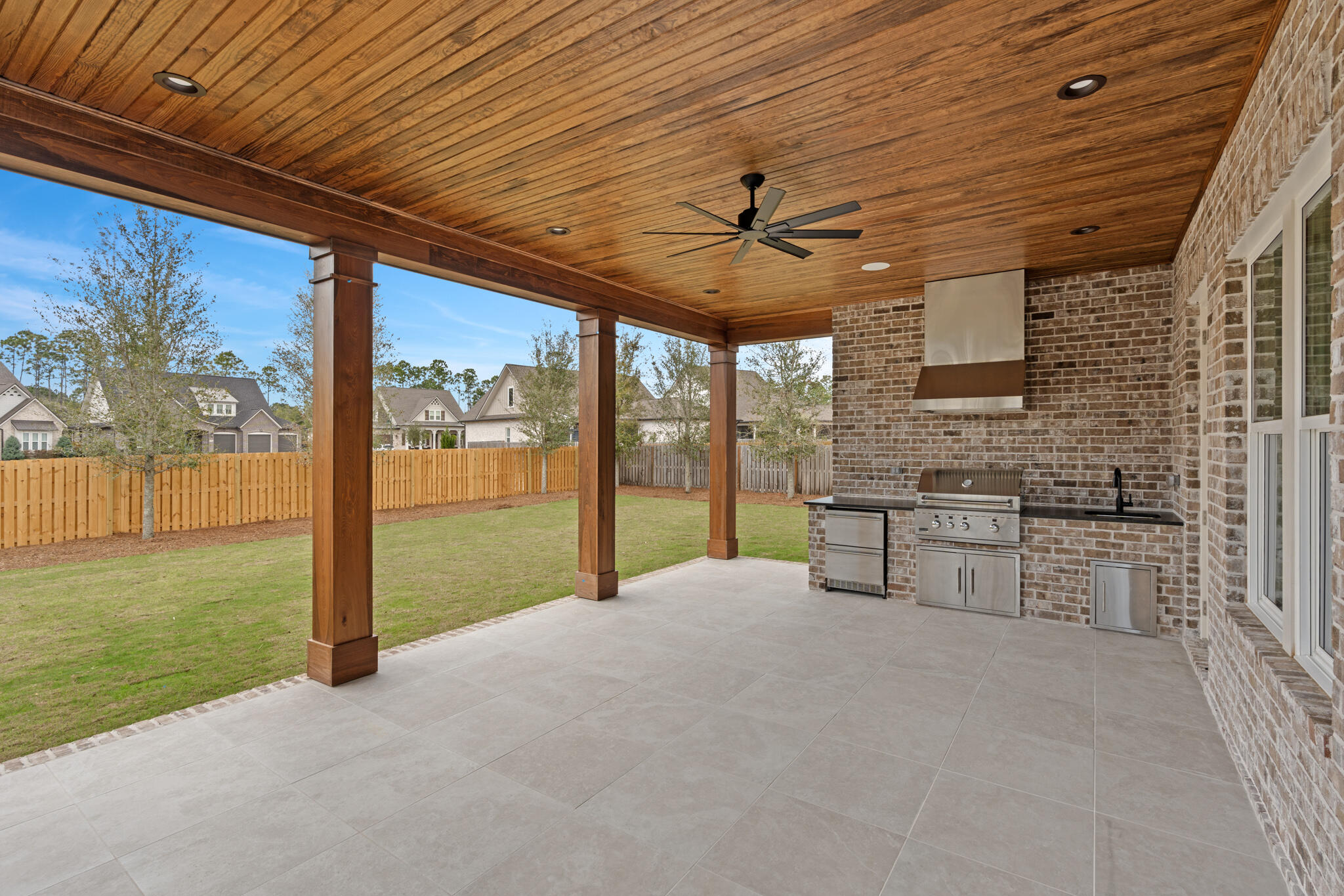 19 Caymus Cove Freeport, FL 32439 - Photo 38 of 41 a large white kitchen with a large window
