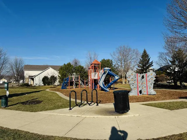 $2,700 | 425 Claire Avenue, Romeoville, IL 60446