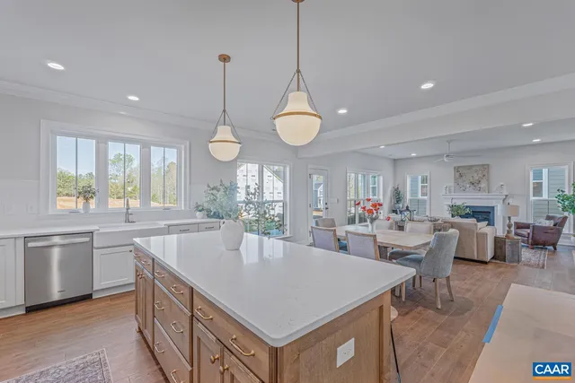 a large kitchen with kitchen island a large island in it