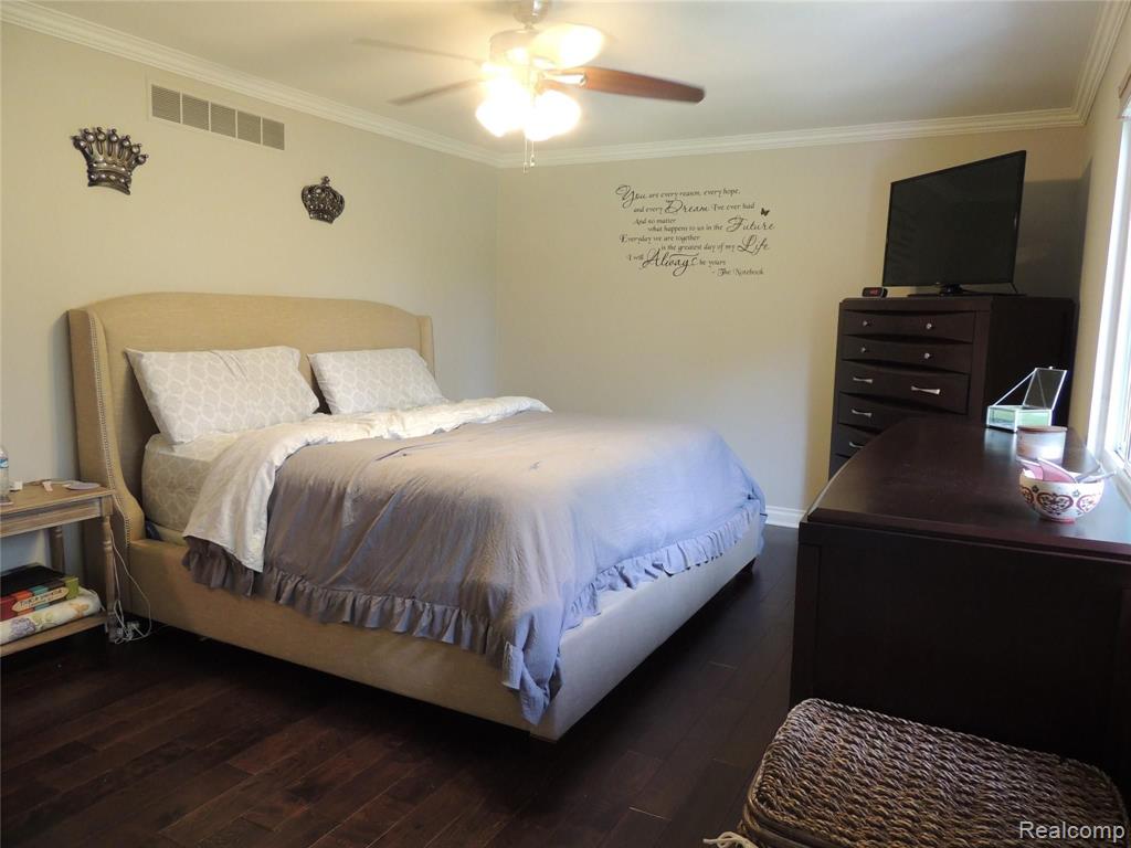 642 Baker Street Rochester Hills, MI 48307 - Photo 12 of 20