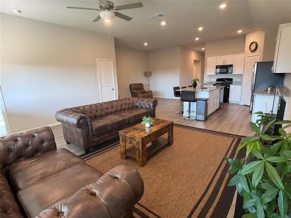 $1,995 | 401 Forsyth Drive, Princeton, TX 75407