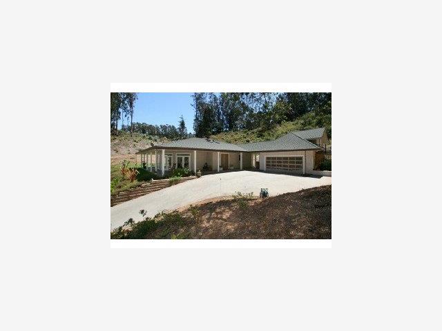 a picture of a living room