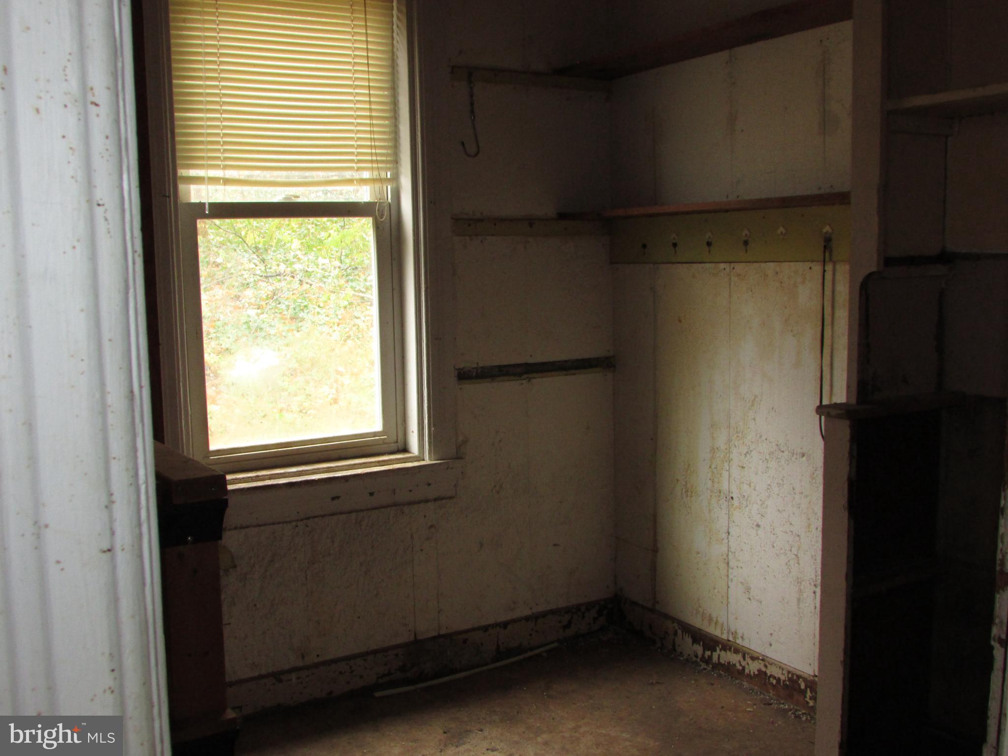 910 Main Street Delta, PA 17314 - Photo 5 of 20 a small space with a window
