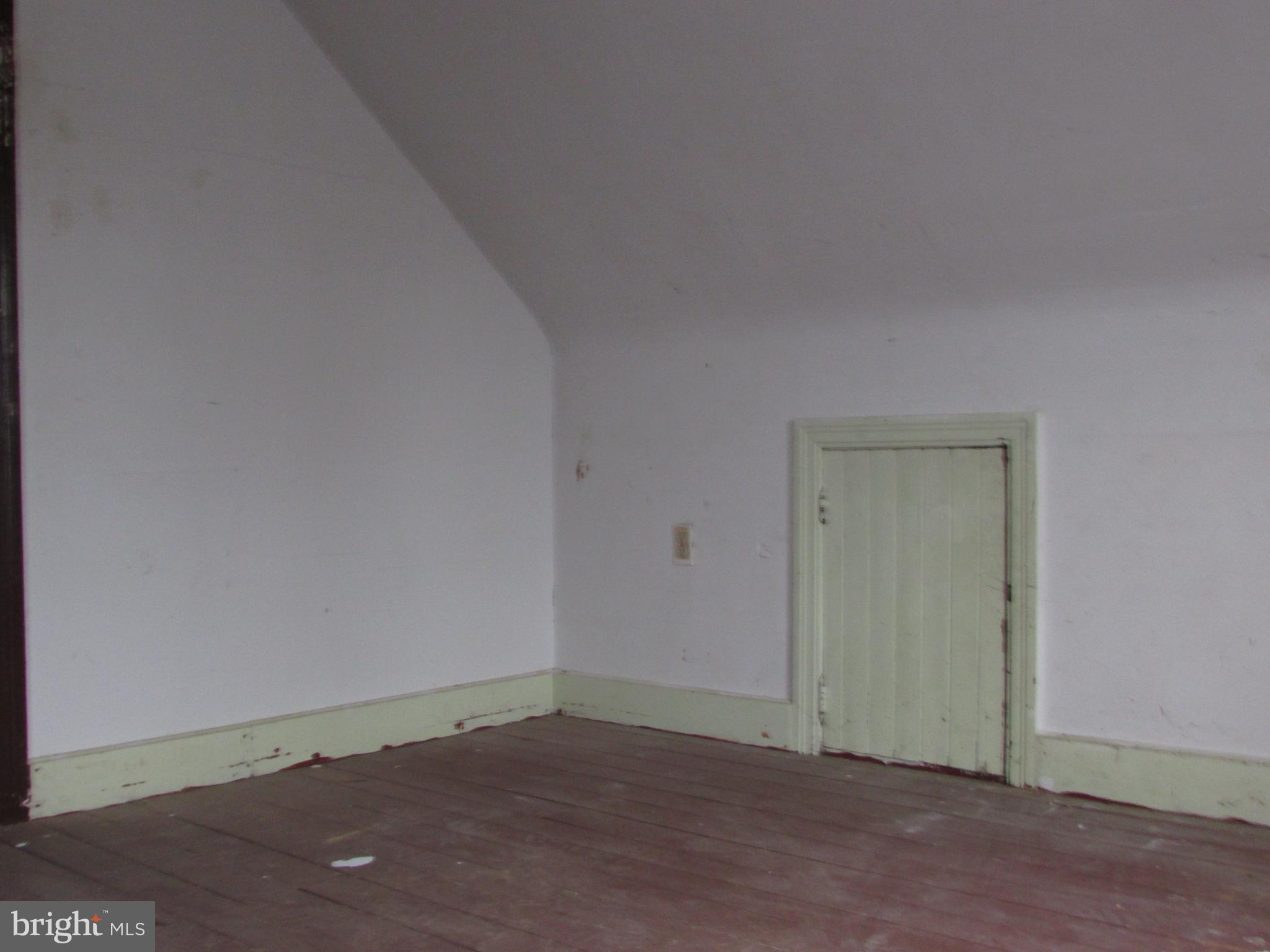 910 Main Street Delta, PA 17314 - Photo 8 of 20 a view of an empty room