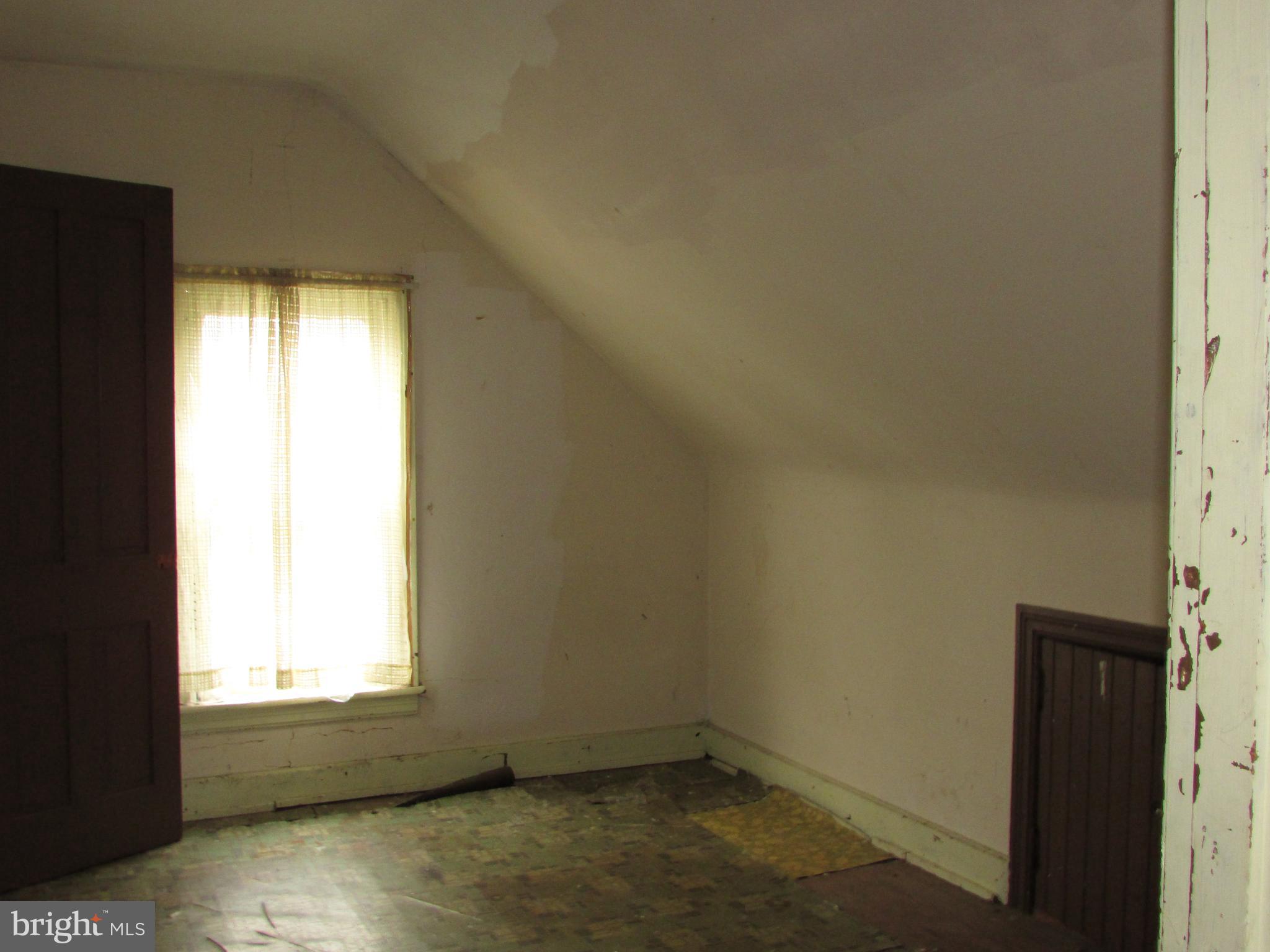 910 Main Street Delta, PA 17314 - Photo 10 of 20 an empty room with a window