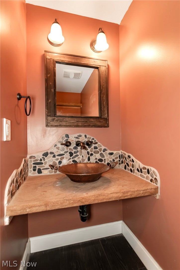 18919 Ravenna Road Chagrin Falls, OH 44023 - Photo 27 of 48 1st floor half Bathroom