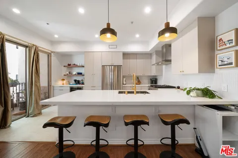 $815,000 | 10913 Whipple Street, Unit 205, Toluca Lake, CA 91602