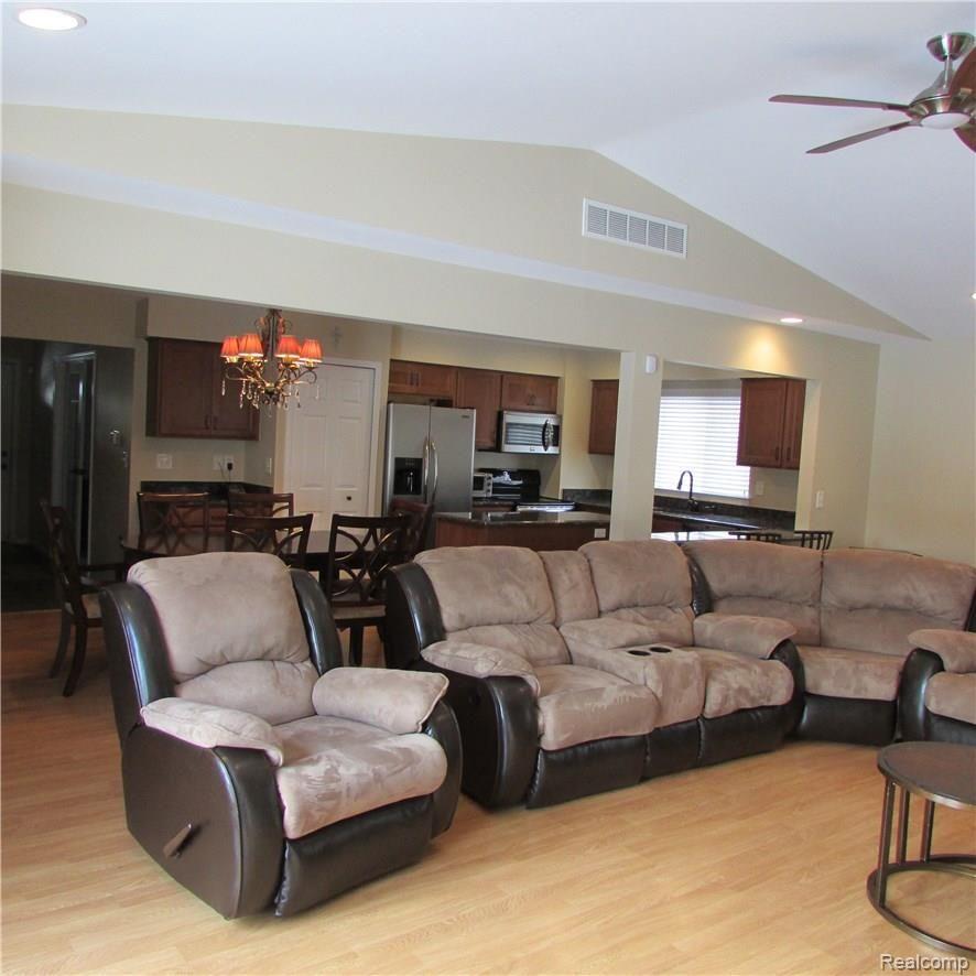 814 Francis Street Rochester, MI 48307 - Photo 6 of 23 GREAT ROOM-KITCHEN.JPG