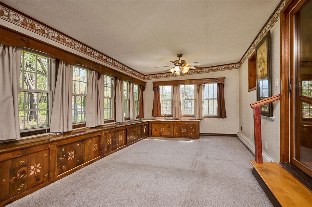 363 Cooley Street Springfield, MA 01128 - Photo 12 of 37