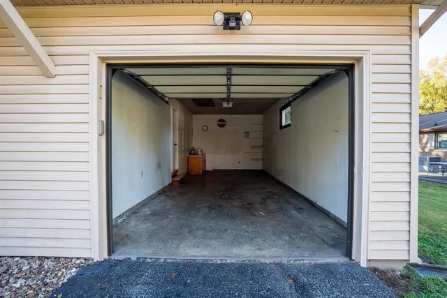 $199,900 | 1104 East Poplar Street, Herrin, IL 62948