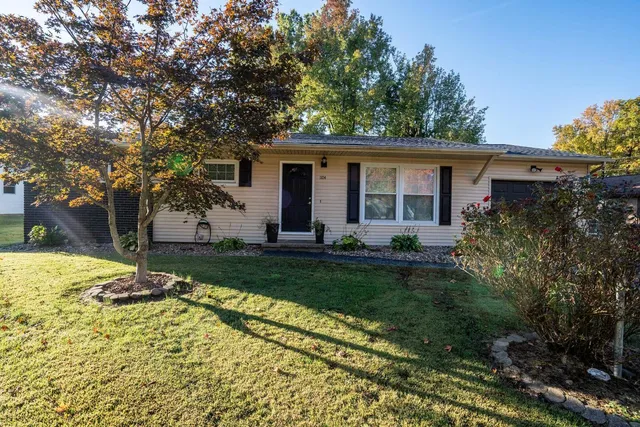 $199,900 | 1104 East Poplar Street, Herrin, IL 62948