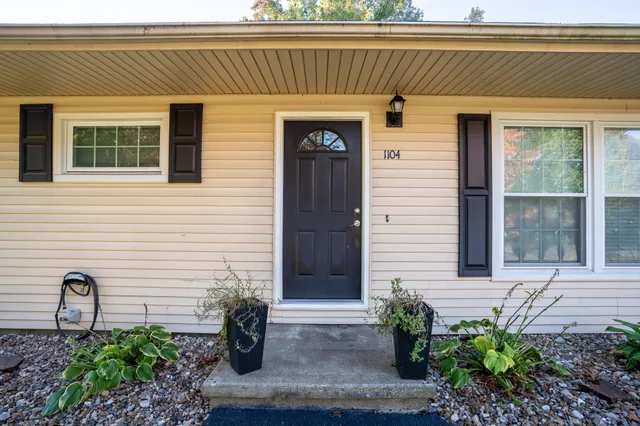 $199,900 | 1104 East Poplar Street, Herrin, IL 62948