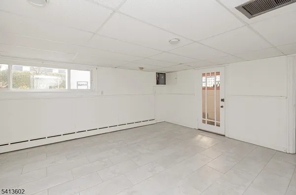 a view of a big room with closet and windows