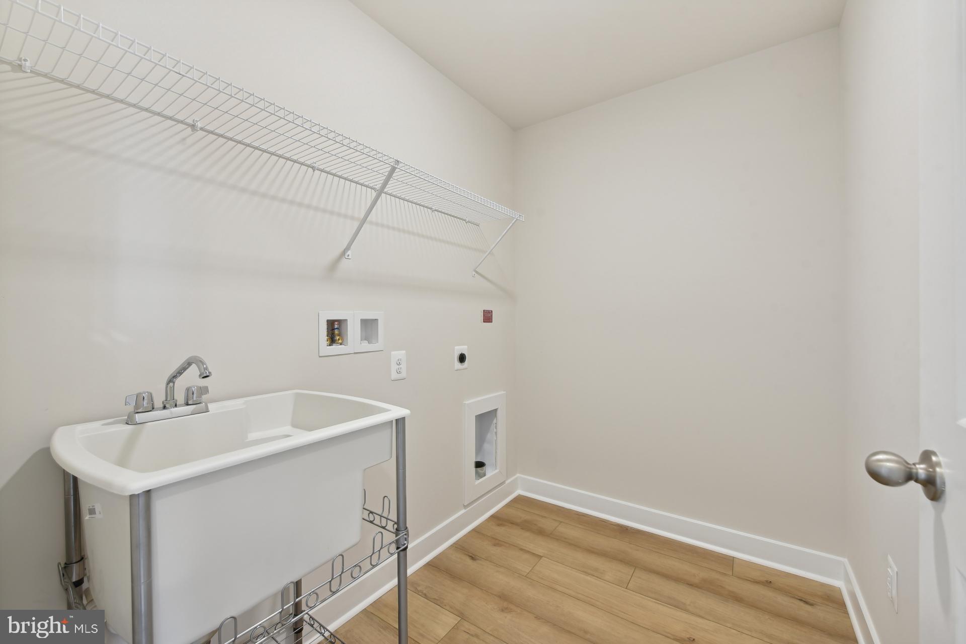 20783 Rumbullion Drive Sterling, VA 20166 - Photo 16 of 20 a bathroom with a sink and a mirror