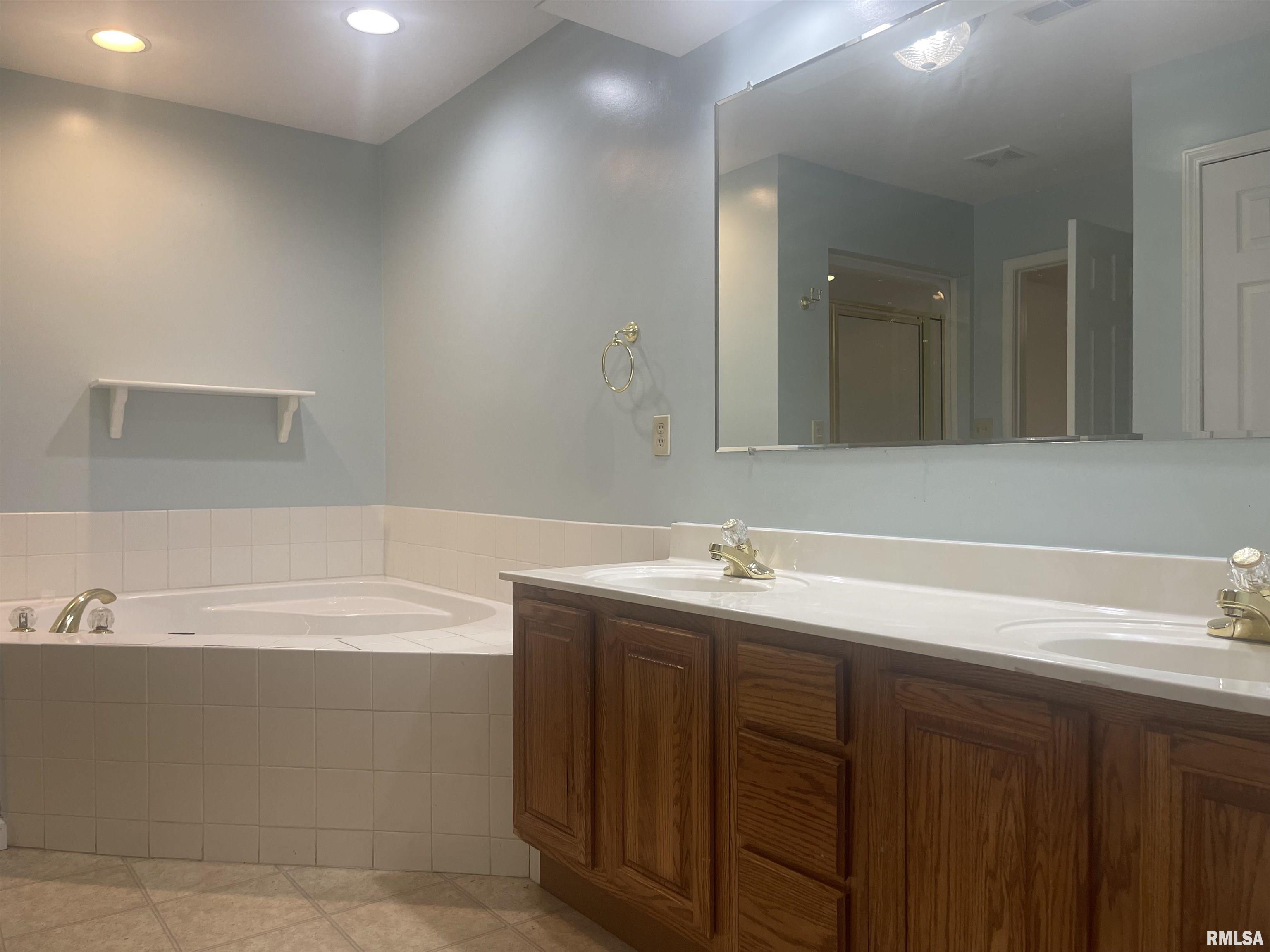 404 Bogie Drive Herrin, IL 62948 - Photo 11 of 14