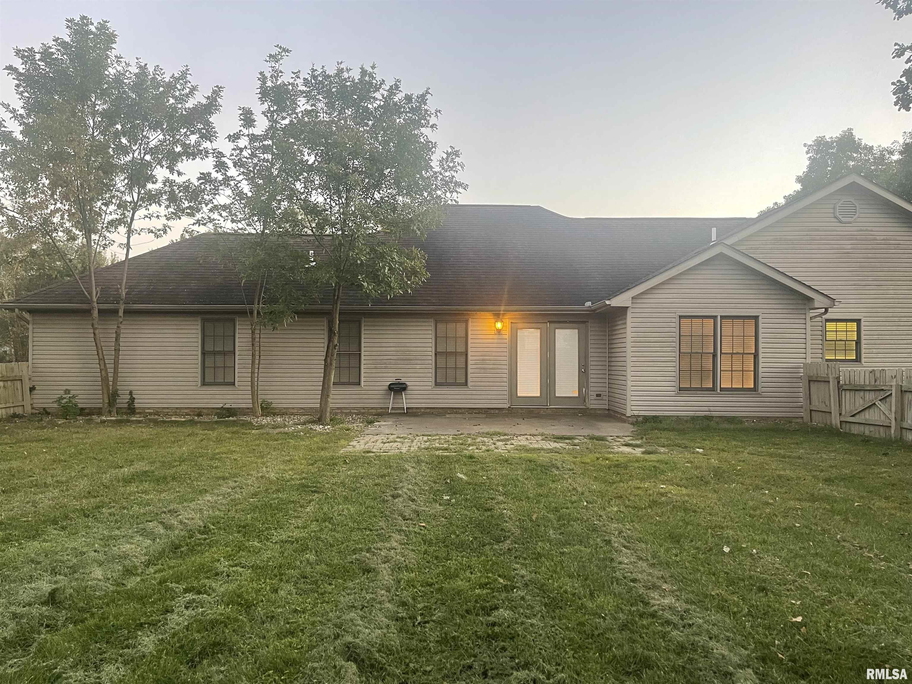 404 Bogie Drive Herrin, IL 62948 - Photo 2 of 14