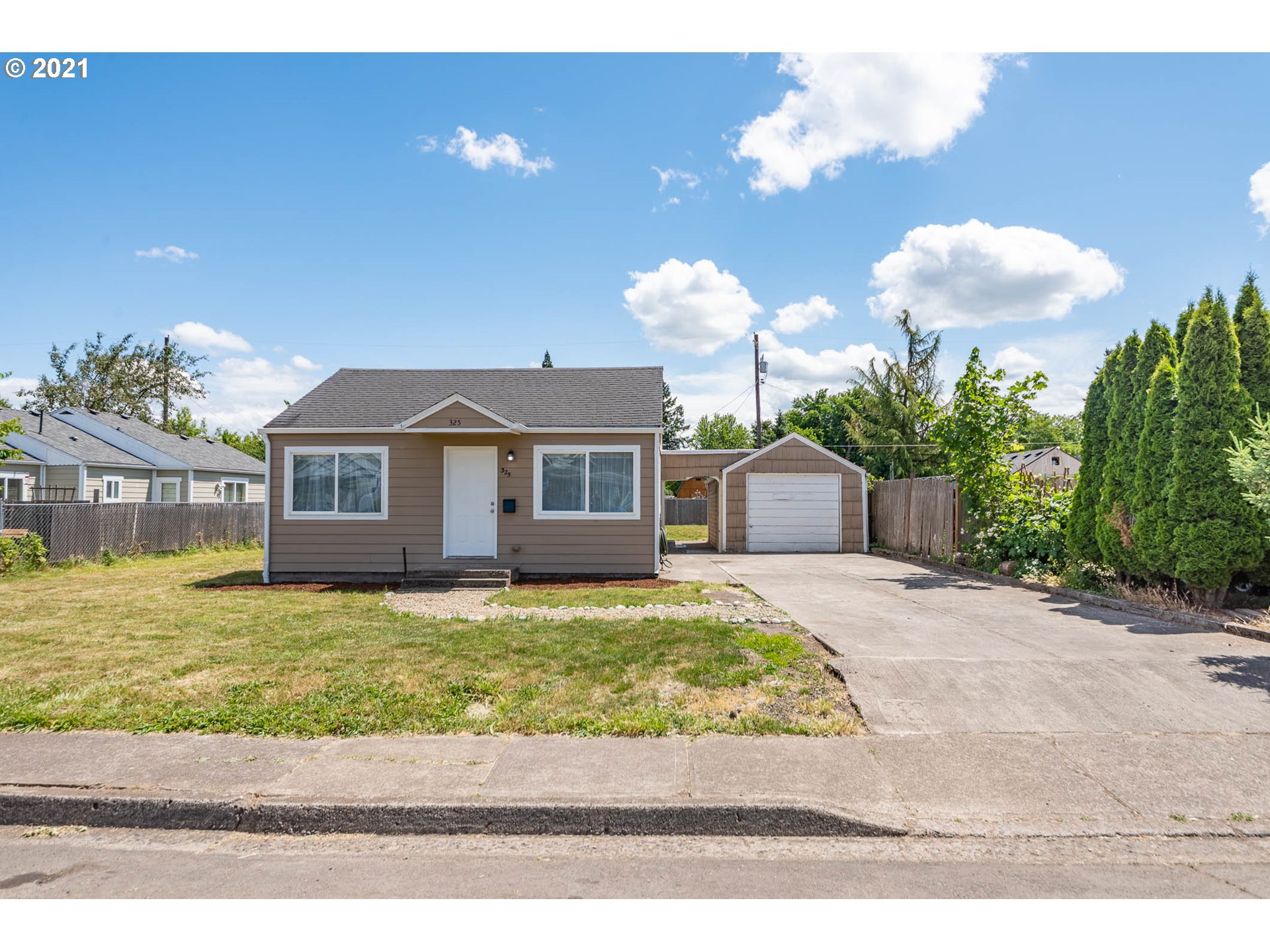 325 North 24th Street Springfield, OR 97477 - Photo 1 of 24