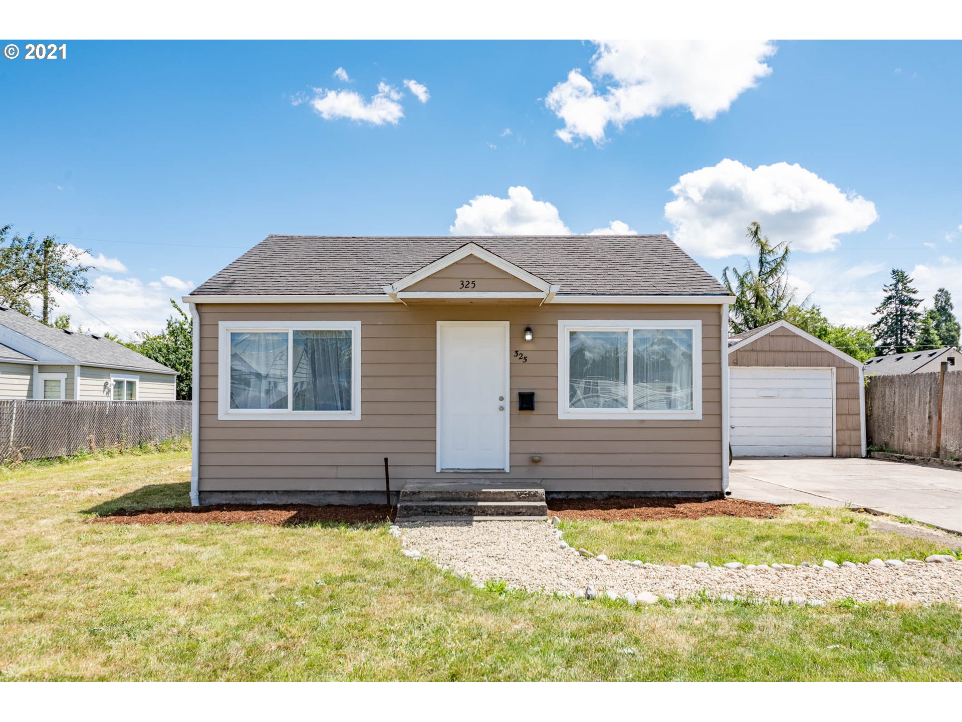 325 North 24th Street Springfield, OR 97477 - Photo 4 of 24