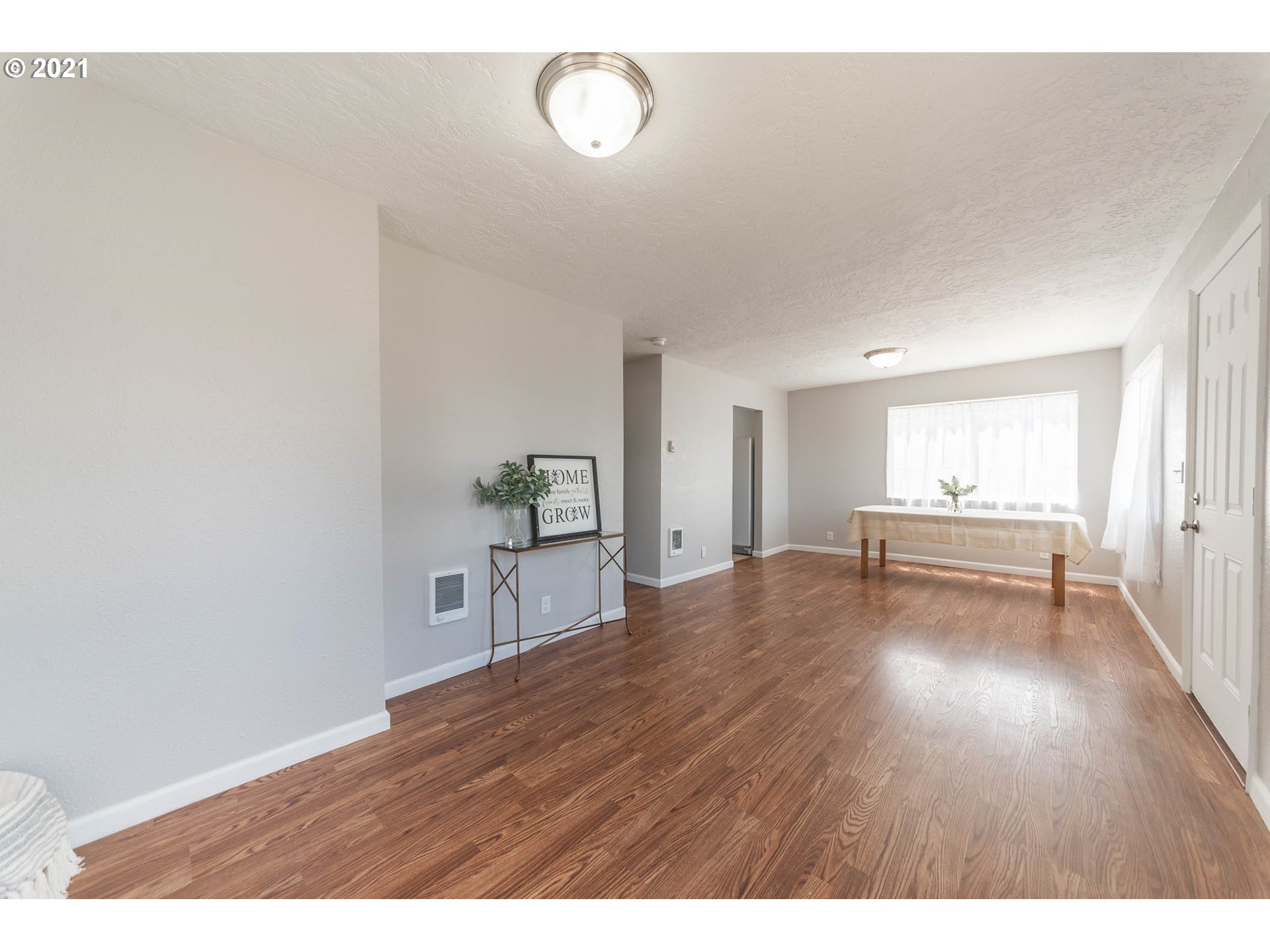 325 North 24th Street Springfield, OR 97477 - Photo 5 of 24