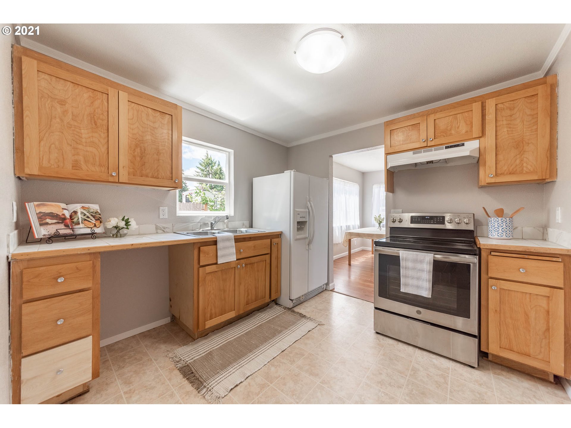 325 North 24th Street Springfield, OR 97477 - Photo 9 of 24