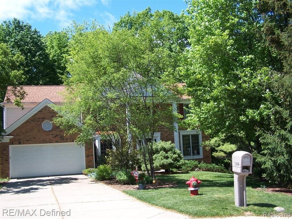 1349 Sandy Ridge Drive Rochester, MI 48306 - Photo 1 of 21 2013-05-24 13.46.44.jpg