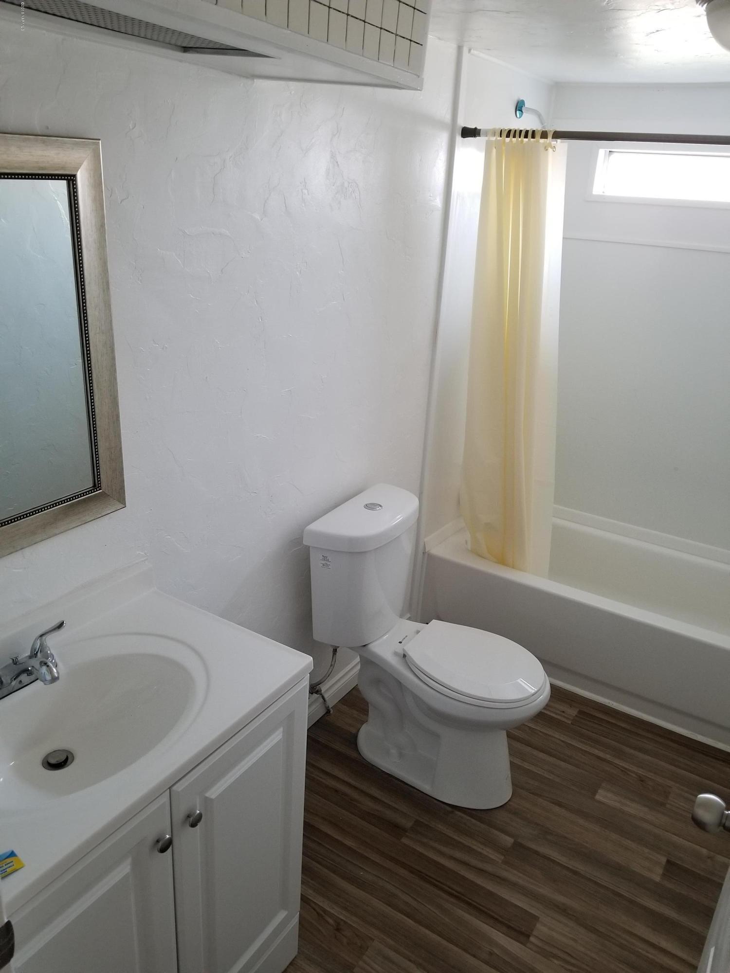 2802 Beaudry Road, Unit 58B Yakima, WA 98901 - Photo 6 of 11 a bathroom with a sink toilet and shower