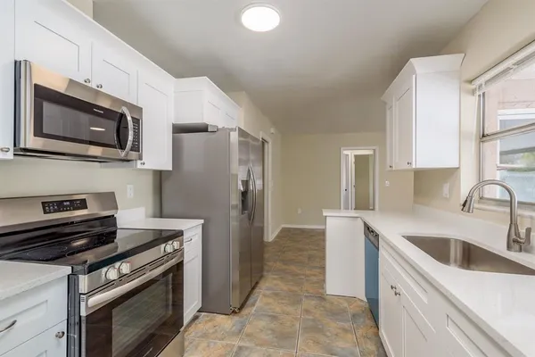 $3,200 | 2977 Palmetto Court, Dunedin, FL 34698